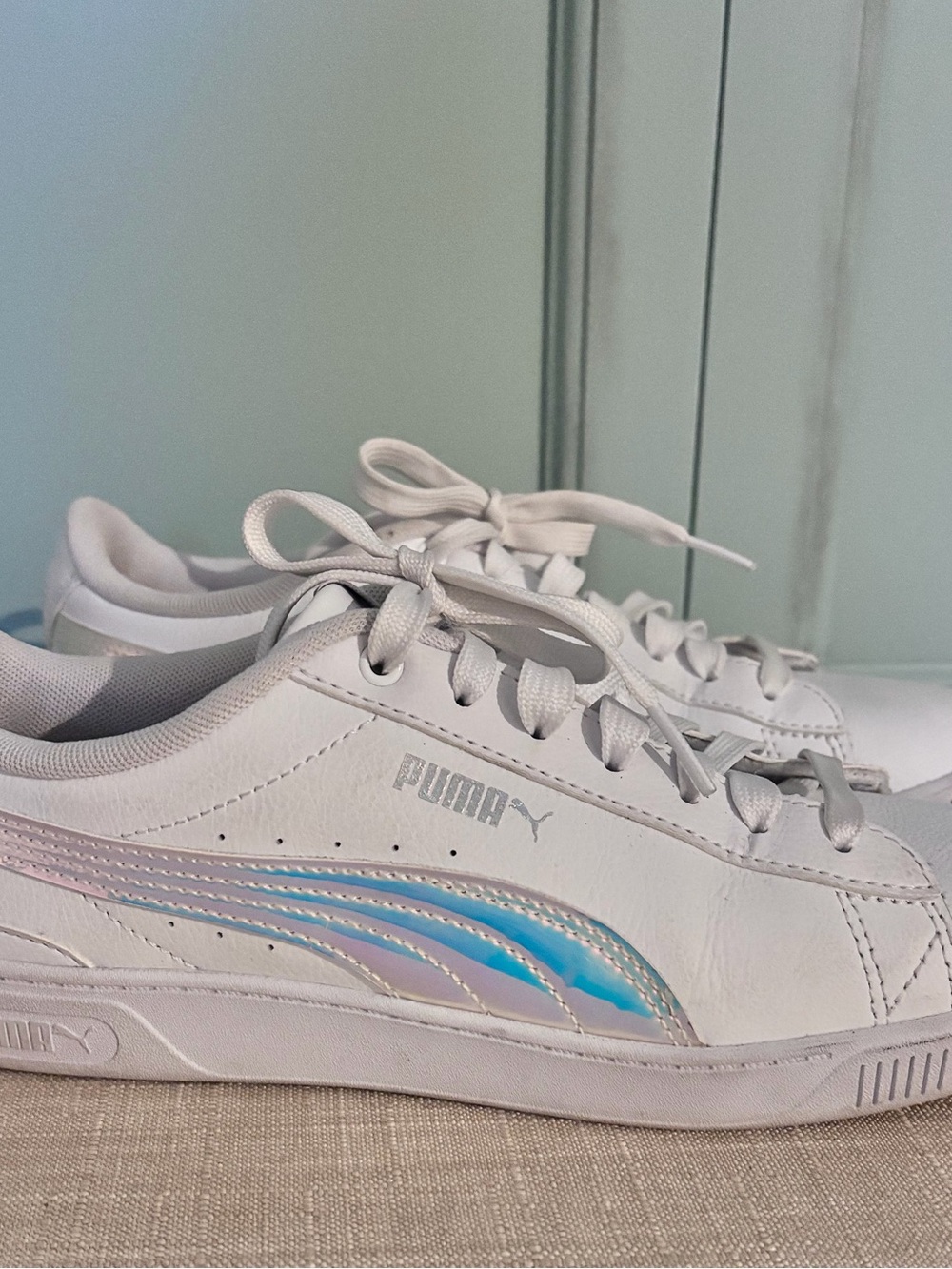 Pumas Sneakers - Iridescent - Size 8.5